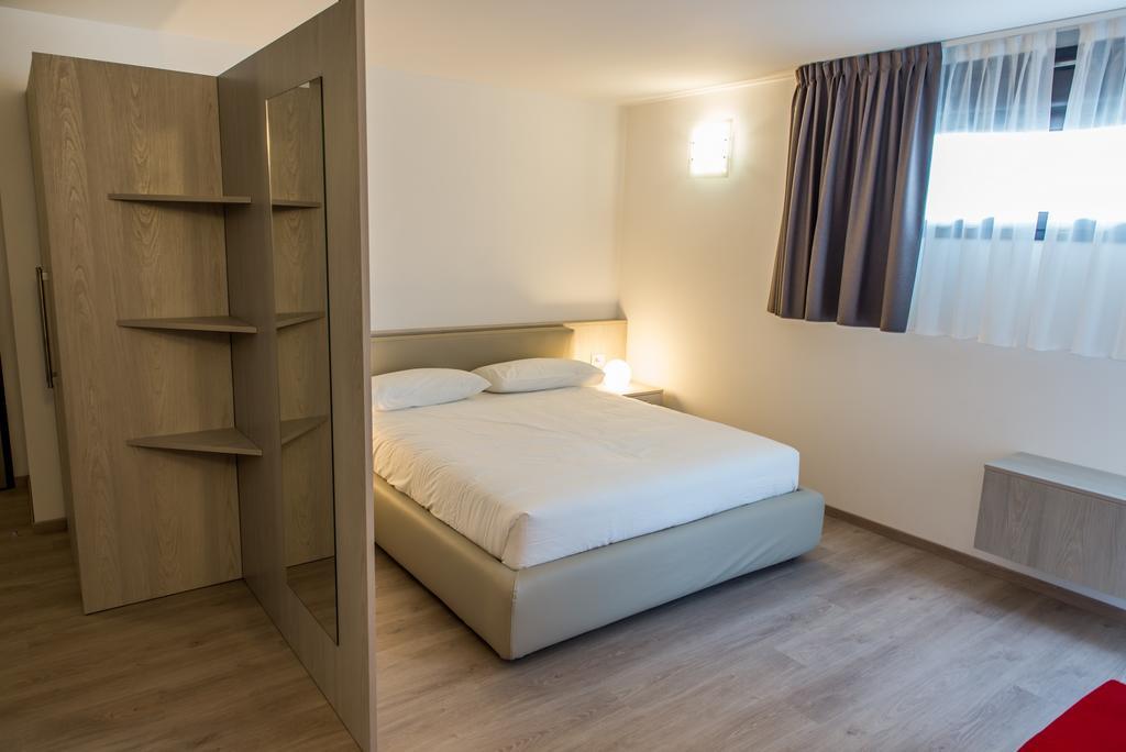 Residenza Luigina Apartamento Varenna Quarto foto